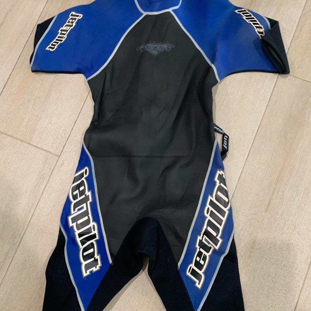 Wet suit-shortie M waterskiing, tubing, scuba, free diving, snorkeling,
